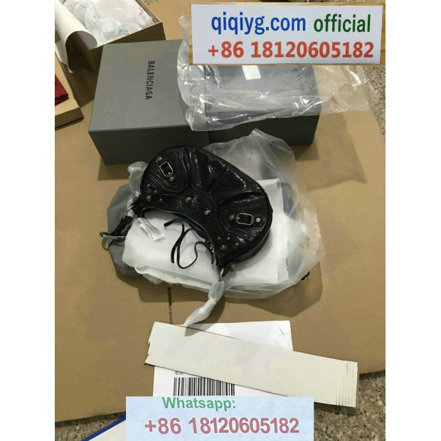 qiqiyg.com Offizielle Mode 2025: Handtaschen, Kleidung und Schuhe im Großhandel zum besten Preis QQYG552