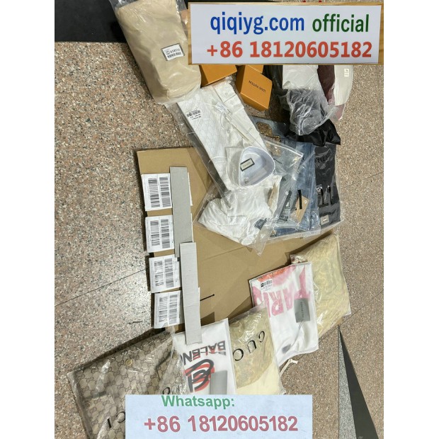 qiqiyg.com Offizielle Mode 2025: Handtaschen, Kleidung und Schuhe im Großhandel zum besten Preis QQYG135